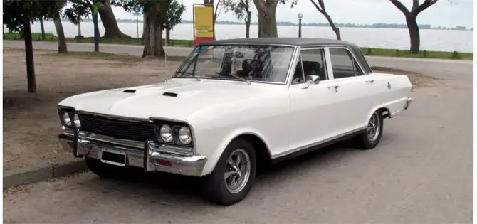 Weißer Oldtimer – beispielhaftes Ankaufsfahrzeug in Vellberg